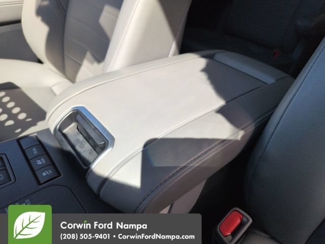 Used 2021 Toyota Highlander XLE AWD/4WD image 18