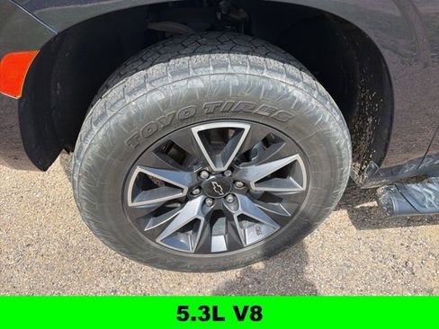 Used 2022 Chevrolet Tahoe Z71 w/ Luxury Package AWD/4WD image 3