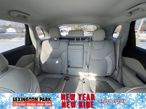 Used 2019 Jeep Cherokee Limited w/ Technology Group image 14