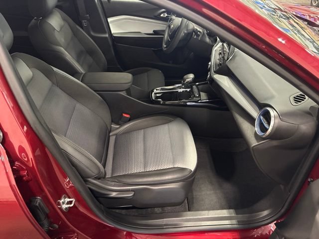 Used 2025 Chevrolet Trax LT FWD image 34