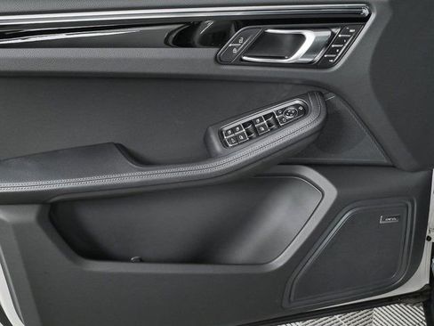 New 2026 Porsche Macan image 6
