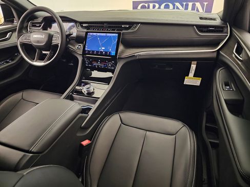 New 2025 Jeep Grand Cherokee Limited image 17