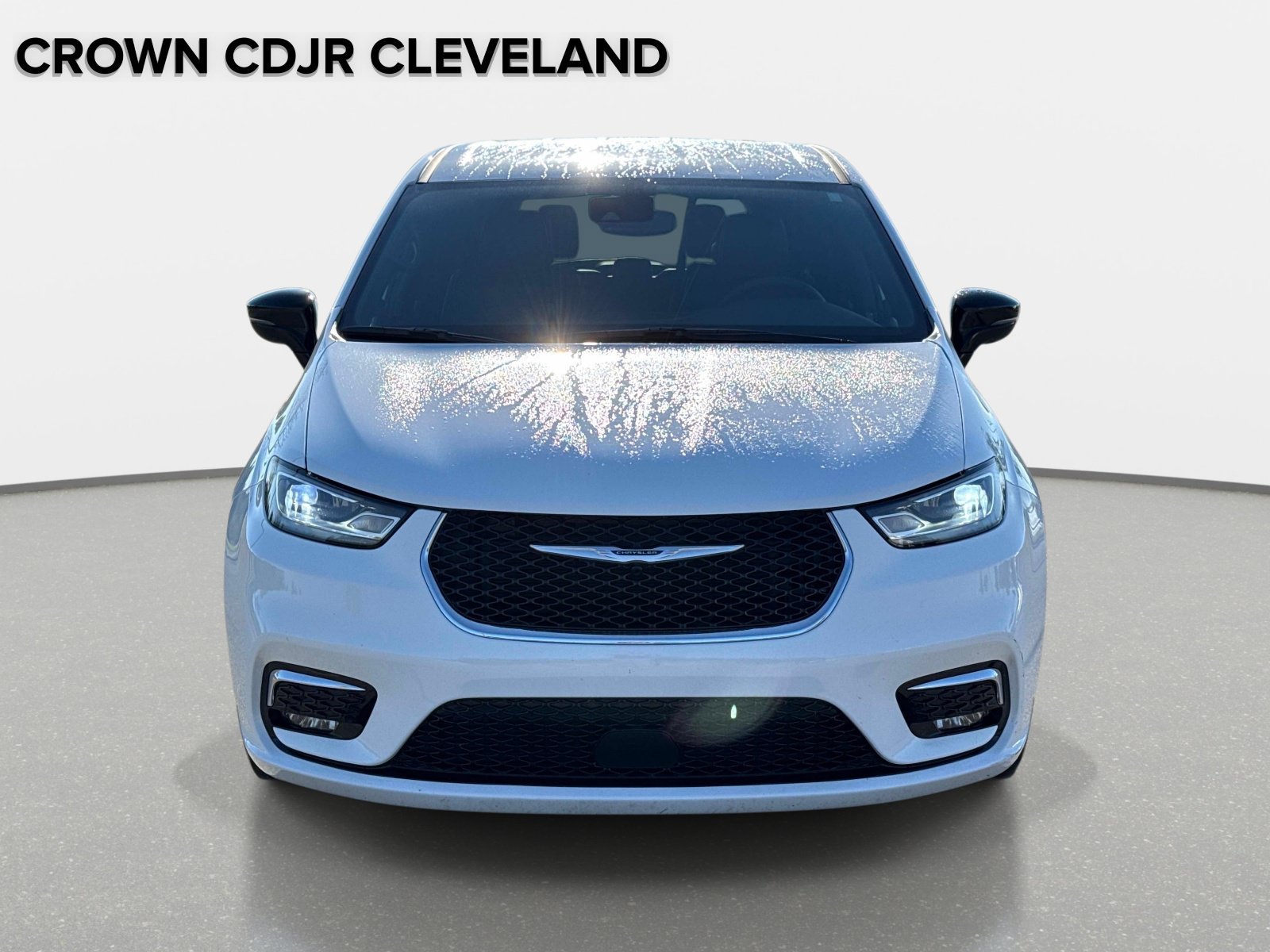 Used 2025 Chrysler Pacifica Select FWD image 9