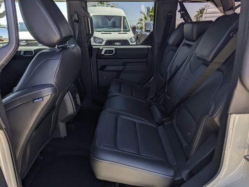 New 2026 Ford Bronco Outer Banks w/ Sasquatch Package AWD/4WD image 8