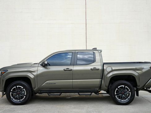 Used 2024 Toyota Tacoma TRD Sport RWD image 45