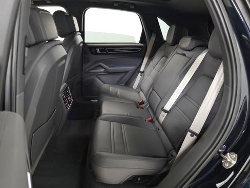 Used 2023 Porsche Cayenne Platinum Edition AWD/4WD image 36