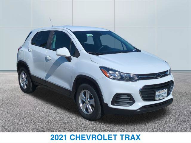 Used 2021 Chevrolet Trax LS w/ Tint and Cruise Package AWD/4WD image 4