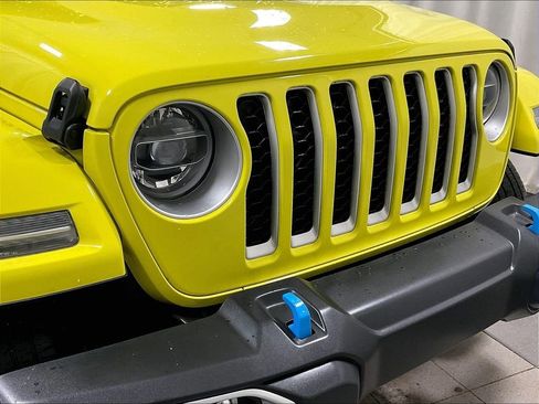 Used 2022 Jeep Wrangler Unlimited Sahara w/ Cold Weather Group AWD/4WD image 31