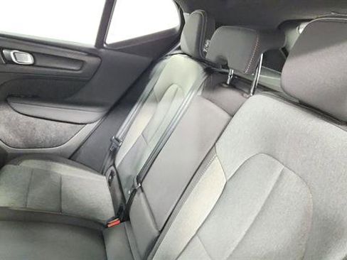 Used 2024 Volvo XC40 B5 Core image 22