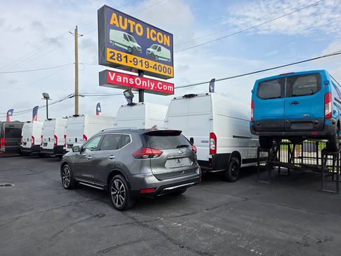 Used 2020 Nissan Rogue SL w/ Premium Package FWD image 2