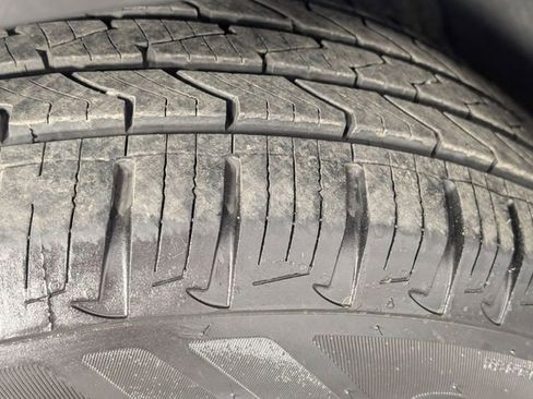 Used 2021 Toyota Highlander XLE image 9