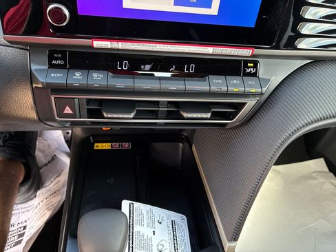 New 2026 Toyota Camry Hybrid FWD image 24