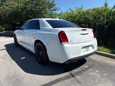 Used 2019 Chrysler 300 S RWD image 5