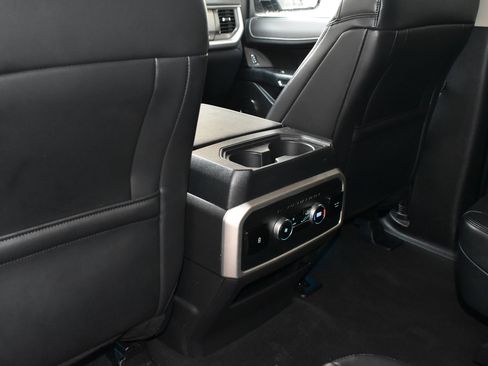 Used 2024 Ford Expedition XLT image 28