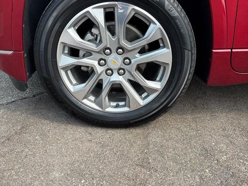 Used 2018 Chevrolet Traverse Premier w/ Driver Confidence II Package FWD image 9