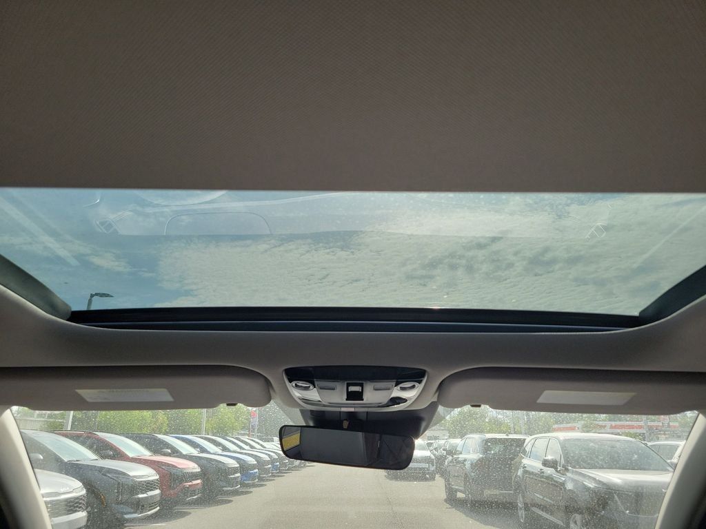 New 2026 Kia Sorento S w/ S Panoramic Sunroof Package FWD image 19