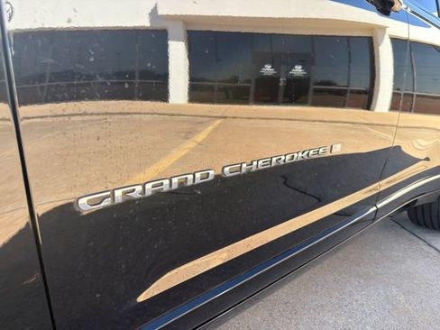 Used 2021 Jeep Grand Cherokee L Overland w/ Luxury Tech Group IV AWD/4WD image 10