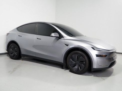 Used 2026 Tesla Model Y Long Range RWD image 1