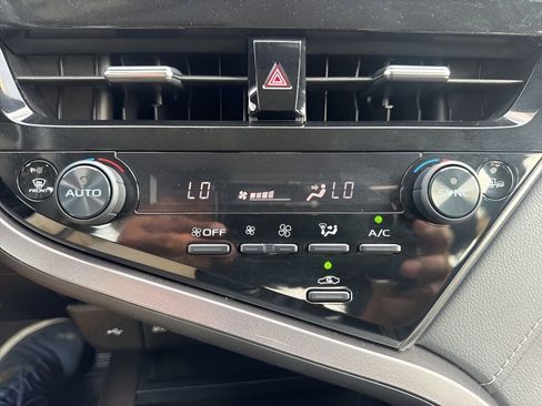 Used 2023 Toyota Camry SE w/ Convenience Package image 18