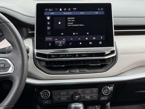 Used 2025 Jeep Compass Limited image 16