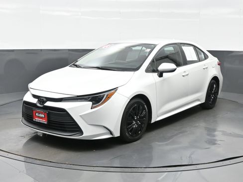 Used 2023 Toyota Corolla LE FWD image 2