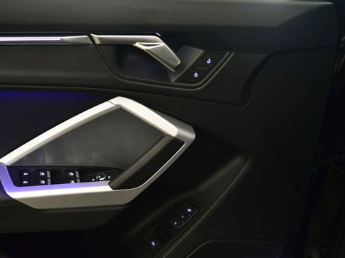 Certified 2025 Audi Q3 2.0T Premium Plus w/ Premium Plus Package image 9