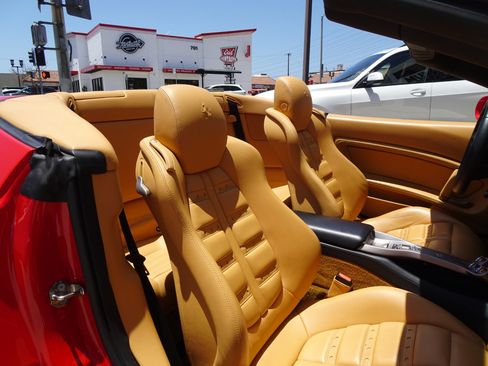 Used 2010 Ferrari California RWD image 17