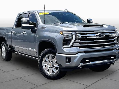 Used 2025 Chevrolet Silverado 2500 High Country w/ Technology Package AWD/4WD image 3