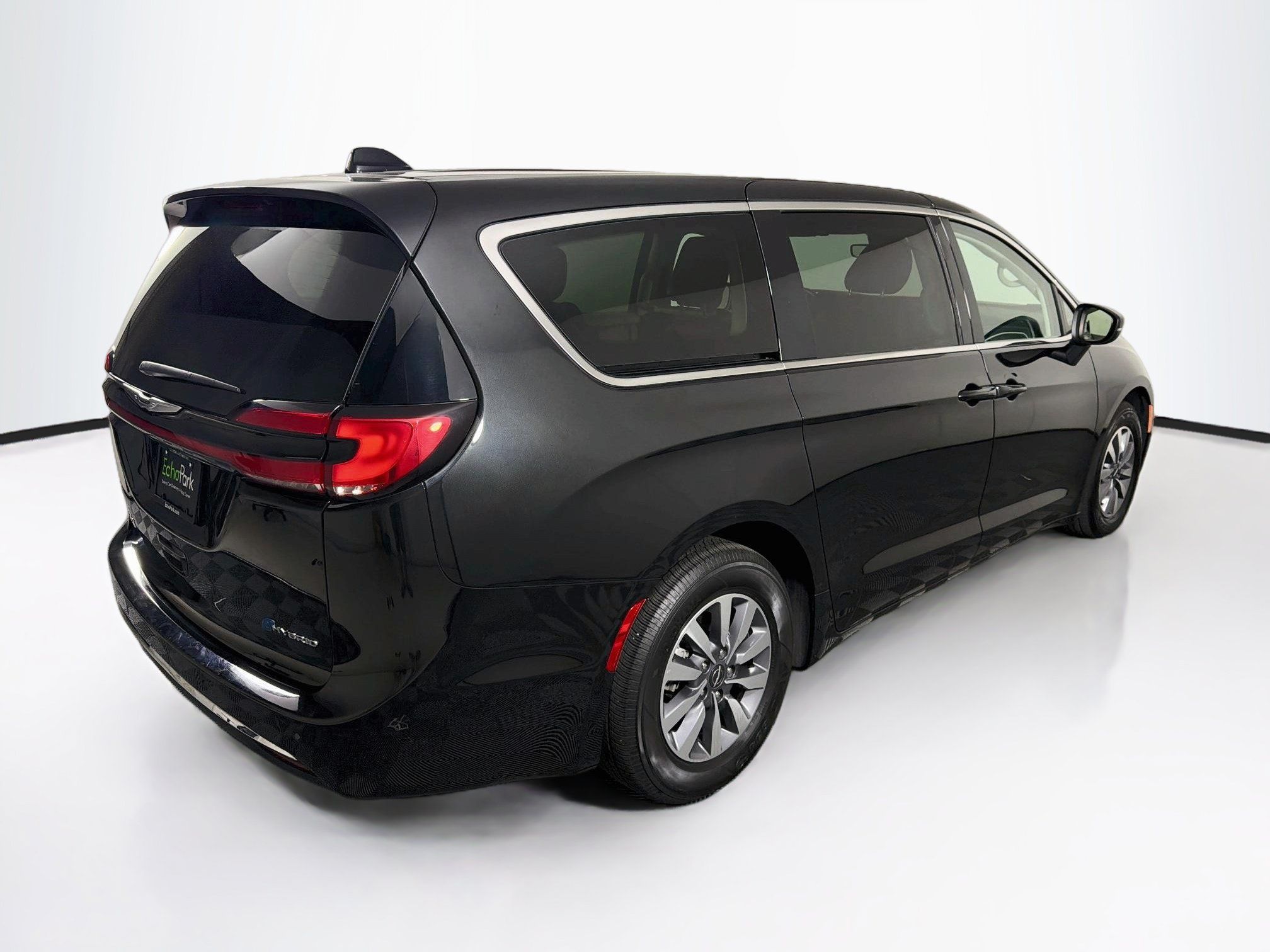 Used 2023 Chrysler Pacifica Touring-L FWD image 9