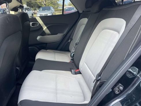 Used 2024 Hyundai Venue SEL FWD image 12