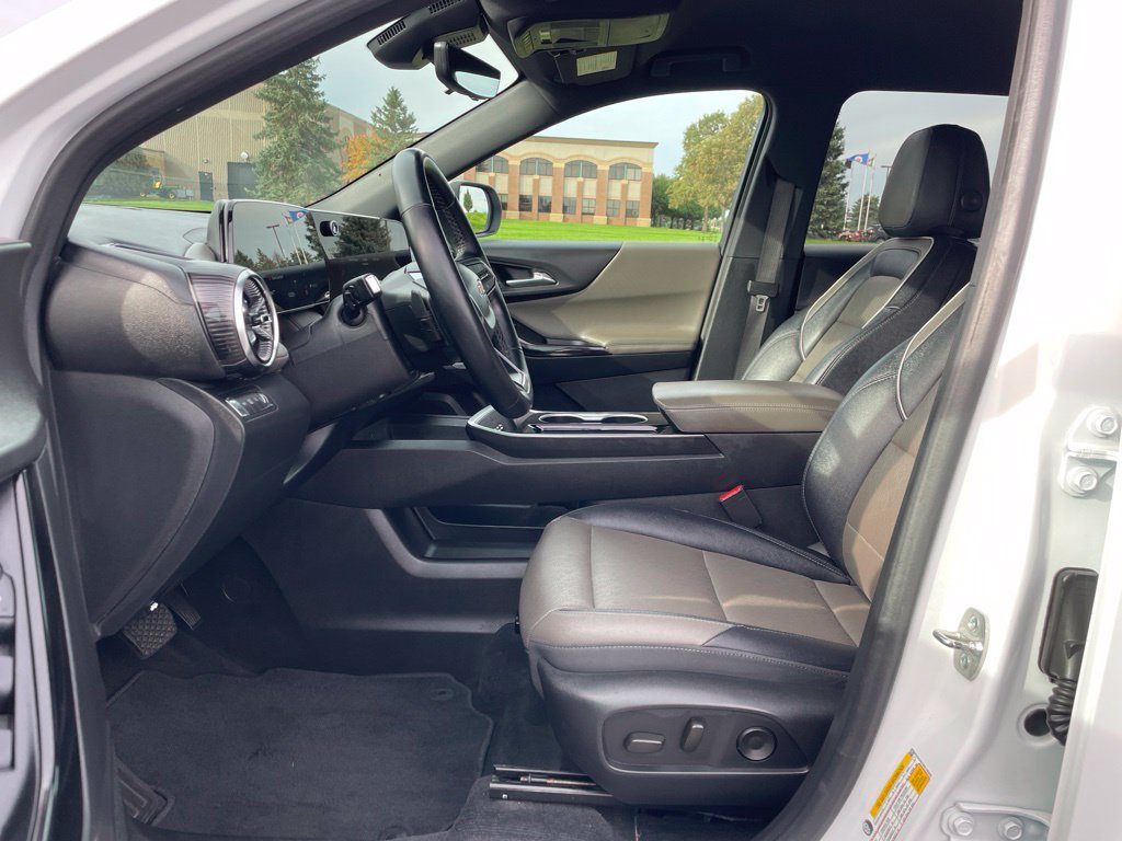 Used 2025 Chevrolet Equinox LT w/ Convenience Package II AWD/4WD image 9