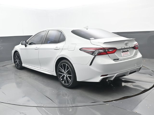 Used 2024 Toyota Camry SE FWD image 3