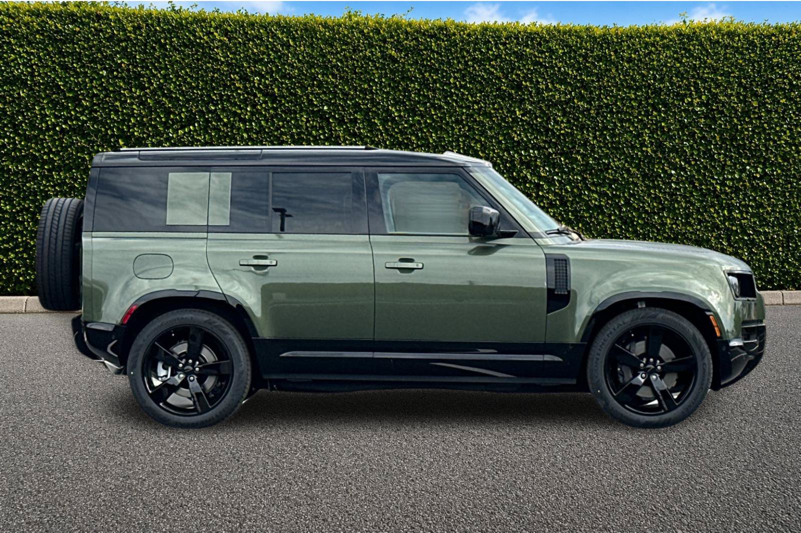 New 2026 Land Rover Defender 110 X-Dynamic SE AWD/4WD image 7