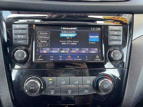 Used 2020 Nissan Rogue Sport S image 23