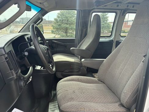 Used 2016 GMC Savana 2500 Van 3D image 10