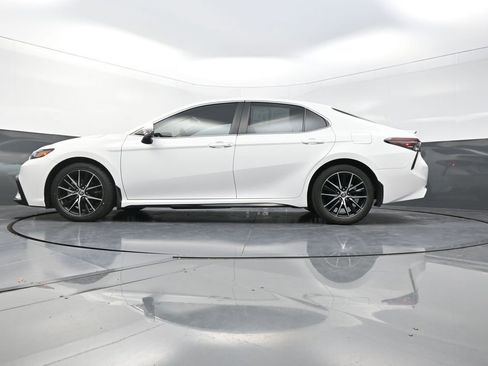 Used 2022 Toyota Camry SE image 24