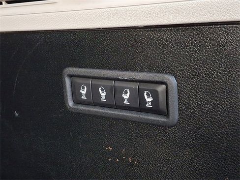 Used 2022 Jeep Wagoneer Series III w/ Premium Group I image 38