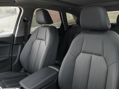 Certified 2025 Audi Q5 Premium w/ Convenience Package image 22