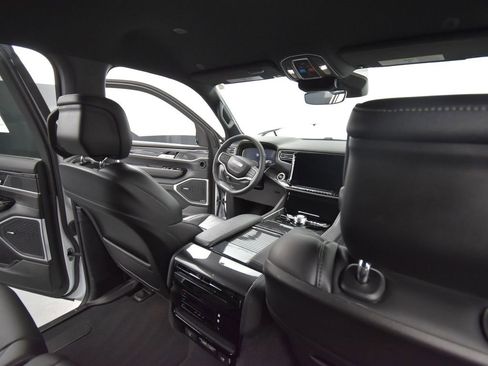 Used 2024 Jeep Wagoneer 4WD w/ Convenience Group I image 20