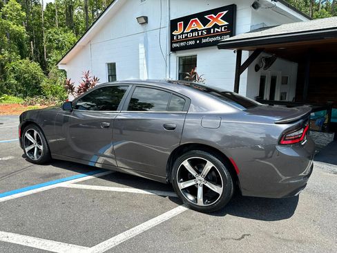 Used 2017 Dodge Charger SE image 13