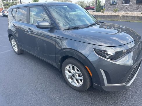 Used 2023 Kia Soul LX w/ LX Technology Package image 3