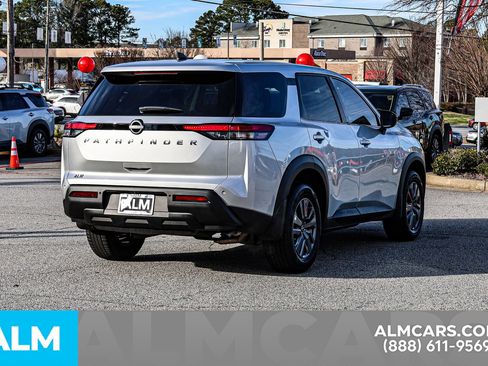 Certified 2025 Nissan Pathfinder S image 6