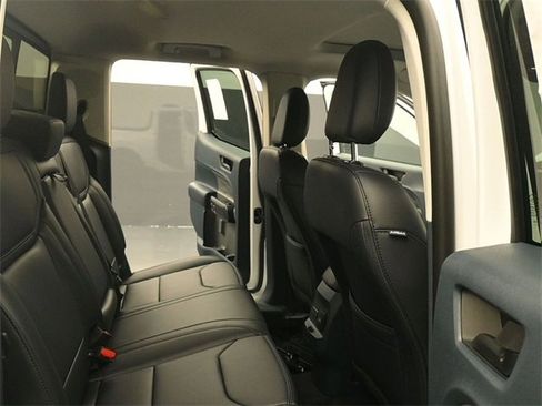 New 2026 Ford Maverick Lariat w/ Black Appearance Package image 18