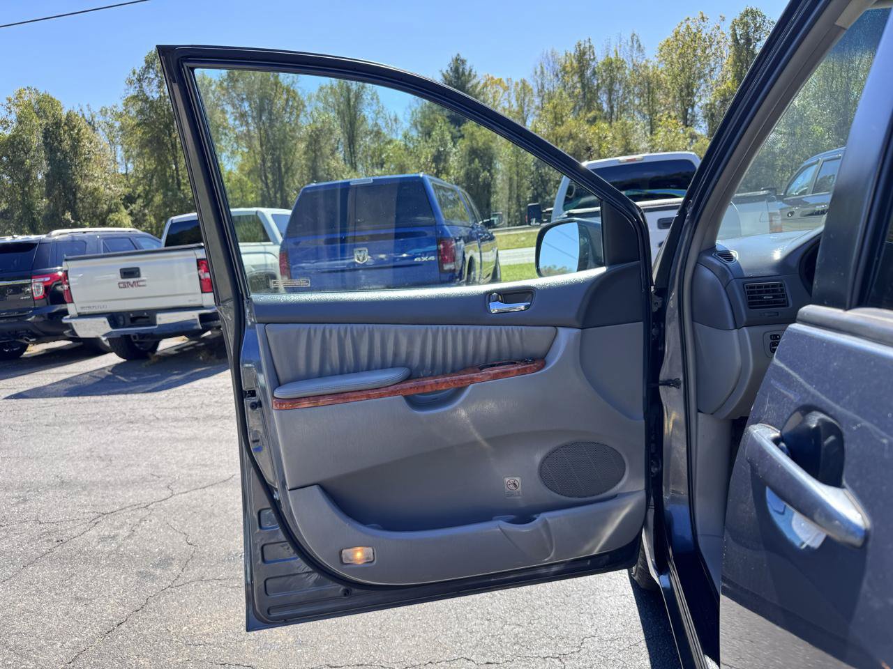 Used 2009 Toyota Sienna XLE Limited FWD image 9