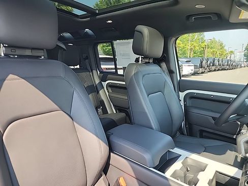 New 2026 Land Rover Defender 110 X-Dynamic SE AWD/4WD image 21