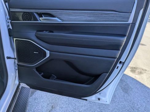 Used 2024 Jeep Wagoneer L Series III w/ Flexible Seating Group image 32