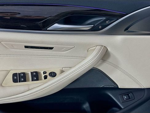 Used 2021 BMW 530i xDrive 530i xDrive w/ Premium Package image 18