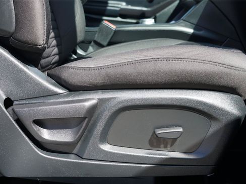Used 2020 Ford Explorer XLT w/ Comfort Package RWD image 27