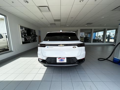 Used 2025 Chevrolet Equinox EV LT w/ Convenience Package FWD image 8