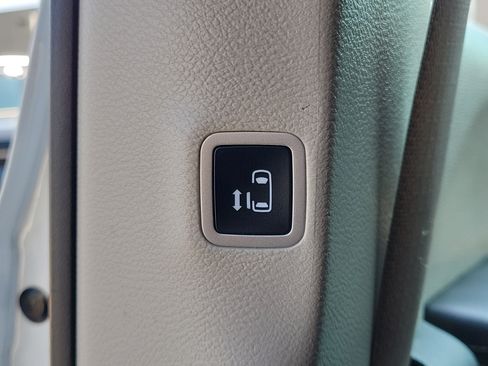Used 2021 Chrysler Voyager Lxi FWD image 14